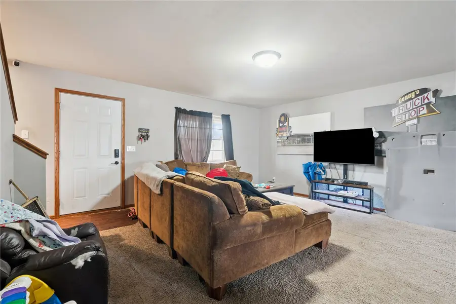 702 L Street Sw, Cedar Rapids, IA 52404 - #2