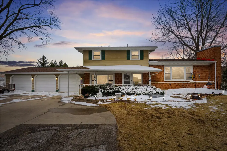 517 Oak St, Rowley, IA 52329 - #2