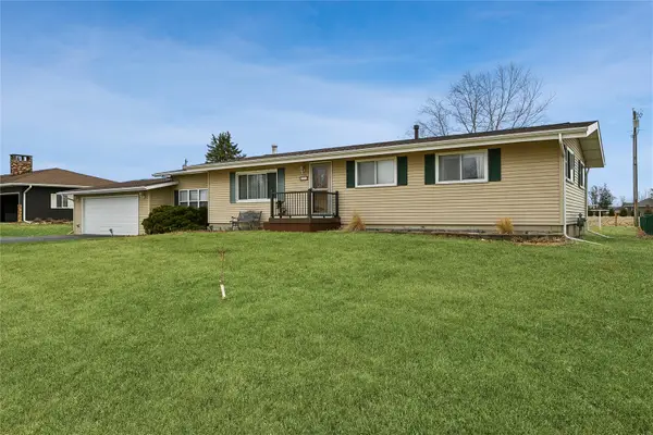 103 Walnut Street, Van Horne, IA 52346