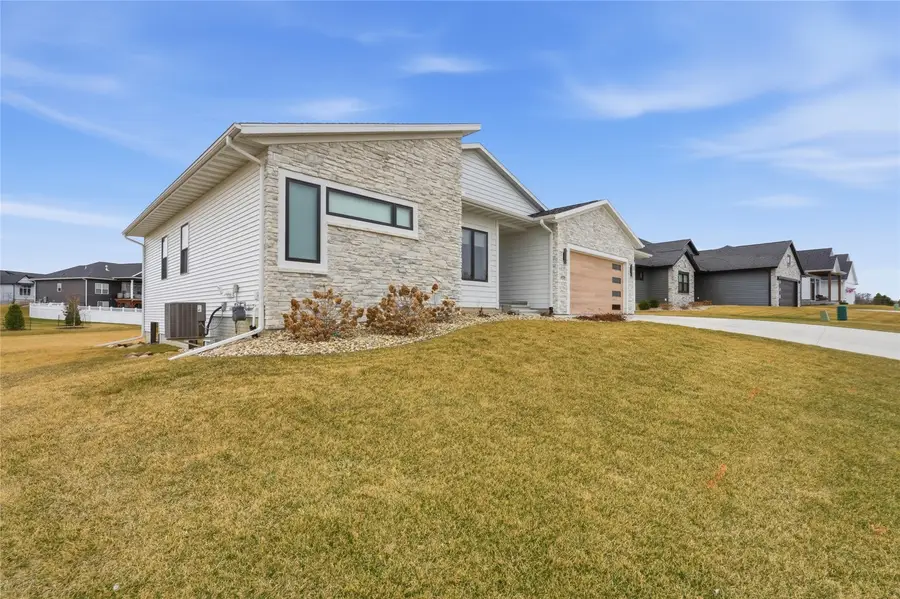 6720 Caldwell Lane Ne, Cedar Rapids, IA 52411 - #2