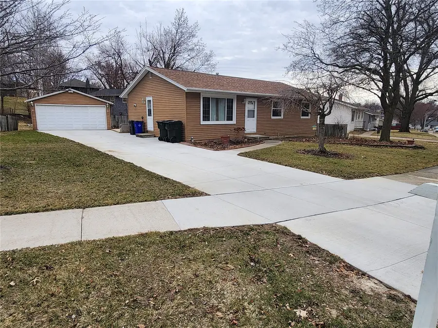 1721 Woodside Court Nw, Cedar Rapids, IA 52405 - #2