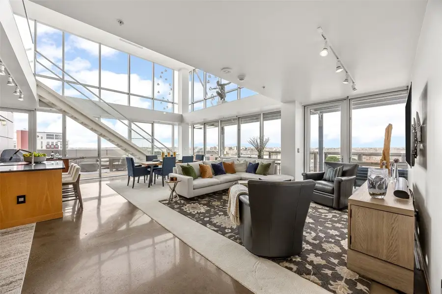 221 E College St #1206, Iowa City, IA 52240 - #2