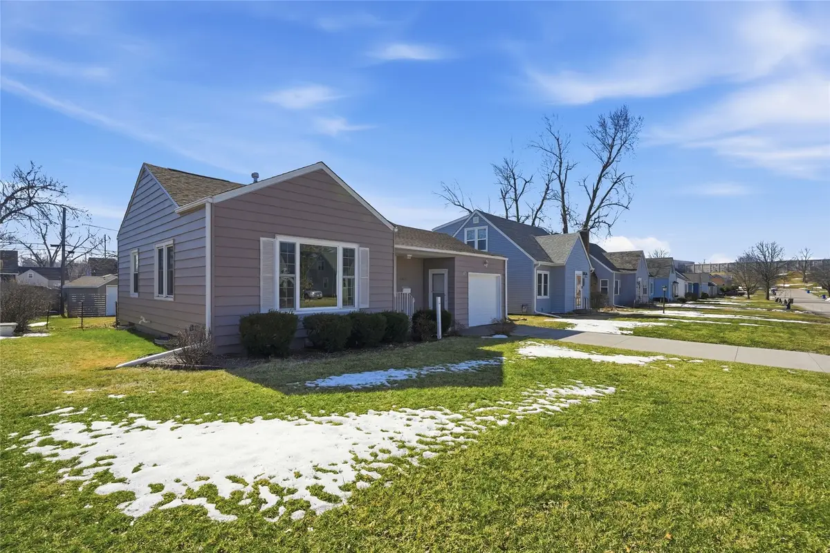 2411 G Ave Ne, Cedar Rapids, IA 52402 - #1