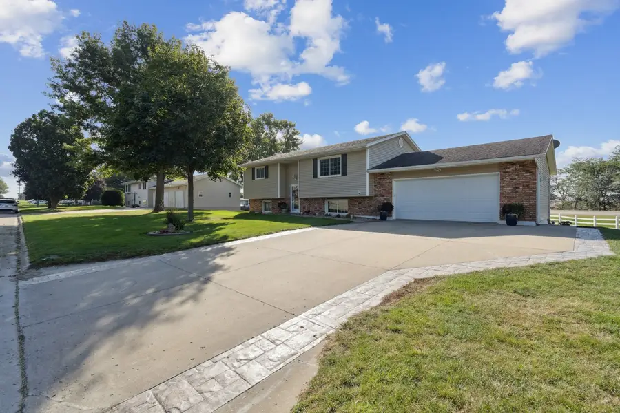 1002 W 17th Street, Vinton, IA 52349 - #2