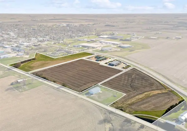 104 Alexander Dr, Tipton, IA 52772