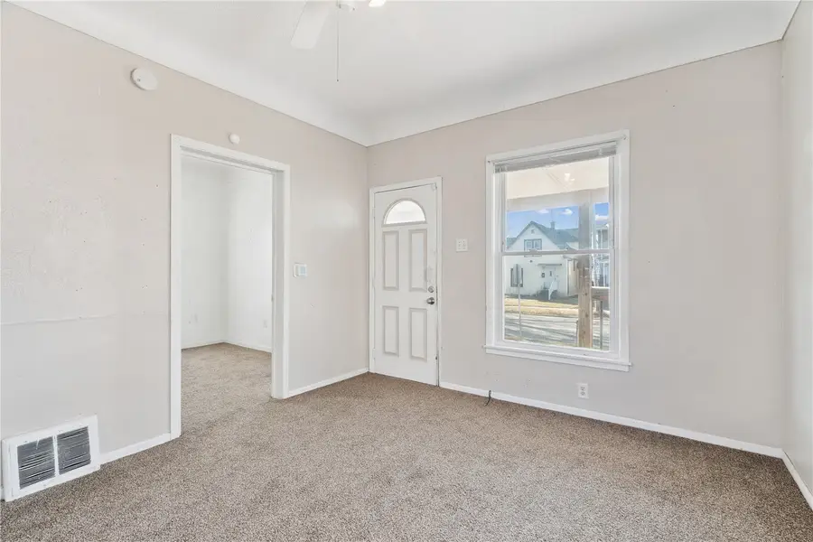 452 8th Avenue Sw, Cedar Rapids, IA 52404 - #3