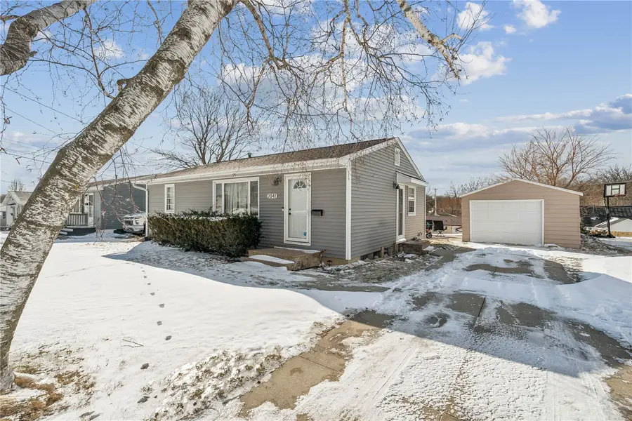 2041 Sharwoood Drive Ne, Cedar Rapids, IA 52402 - #2