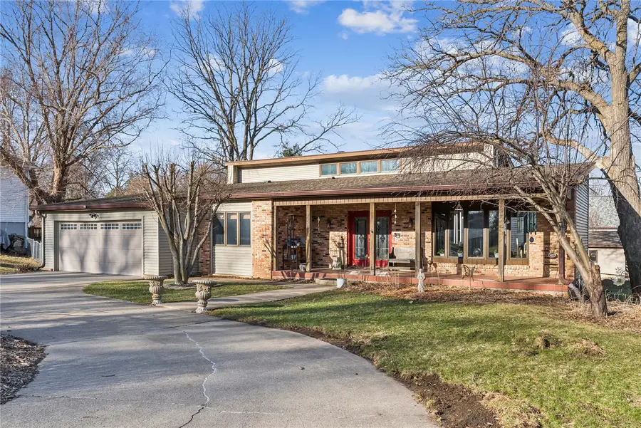 1115 Oak Park Boulevard, Cedar Falls, IA 50613 - #2