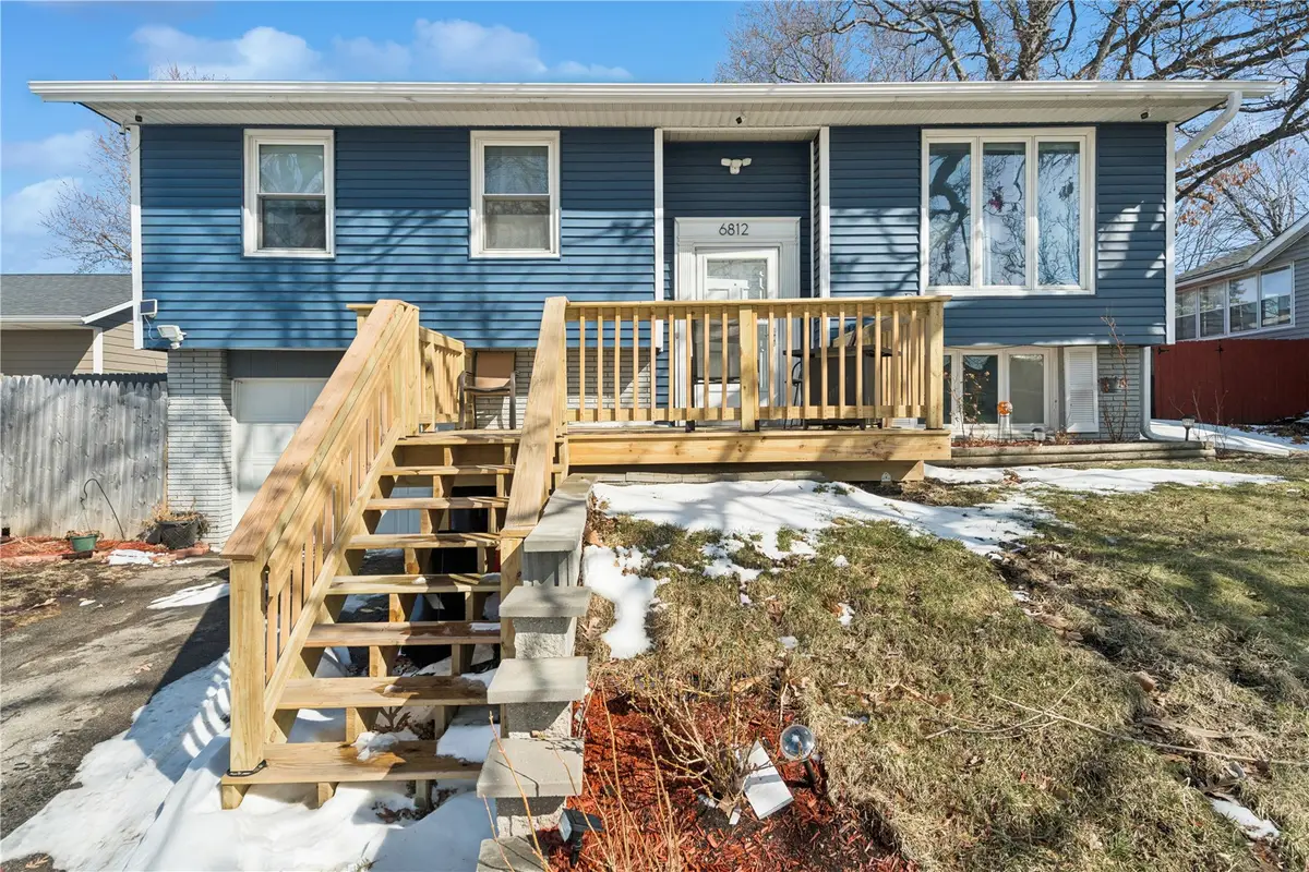 6812 Kelburn Lane Ne, Cedar Rapids, IA 52402 - #1