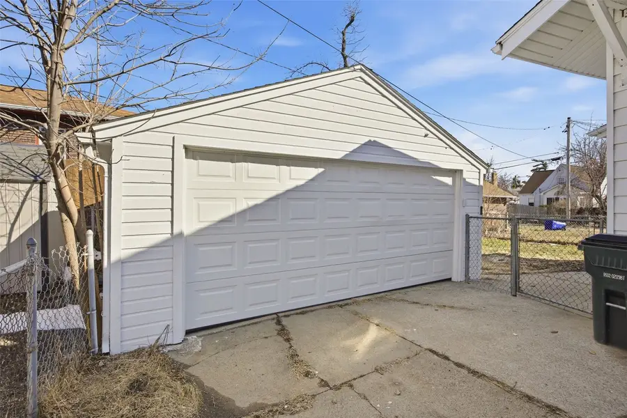 2423 1st Avenue Se, Cedar Rapids, IA 52402 - #2