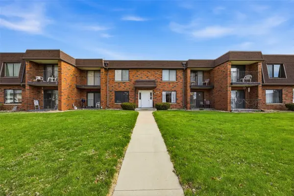 5716 Golden Court Ne #52, Cedar Rapids, IA 52402