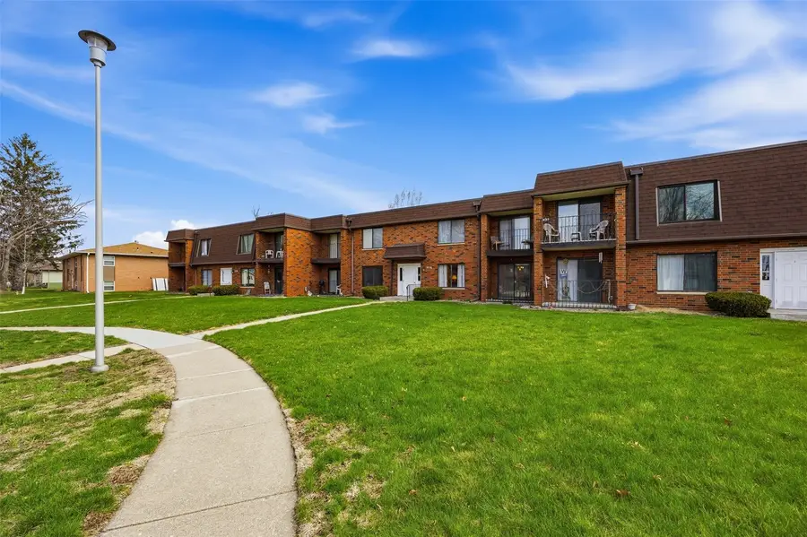 5716 Golden Court Ne #52, Cedar Rapids, IA 52402 - #2