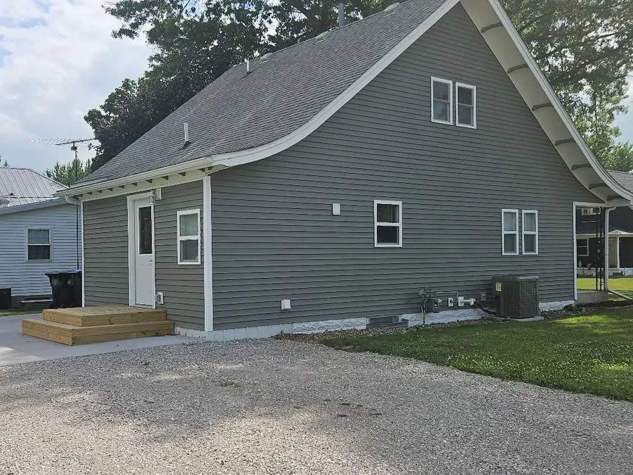 807 5th Avenue, Belle Plaine, IA 52208 - #3