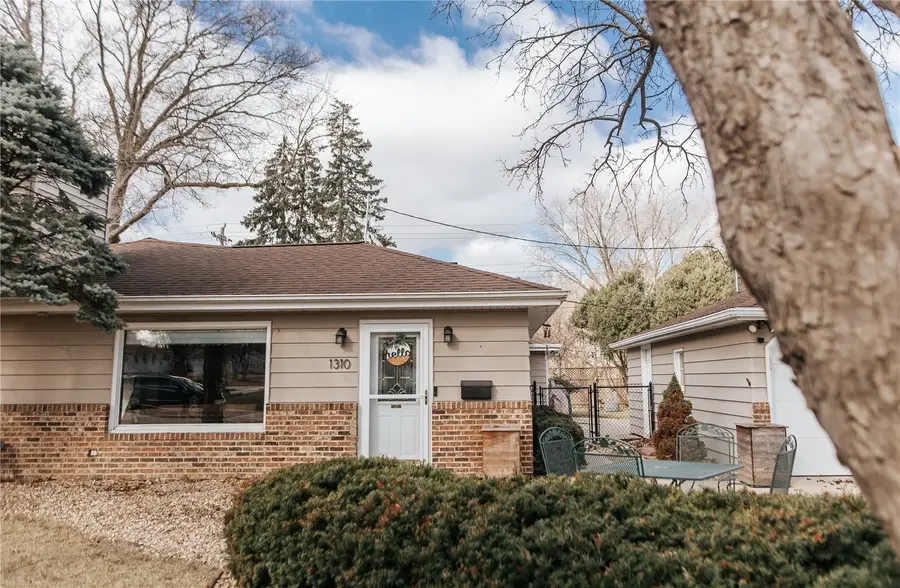 1310 Lilac Lane, Cedar Falls, IA 50613 - #3