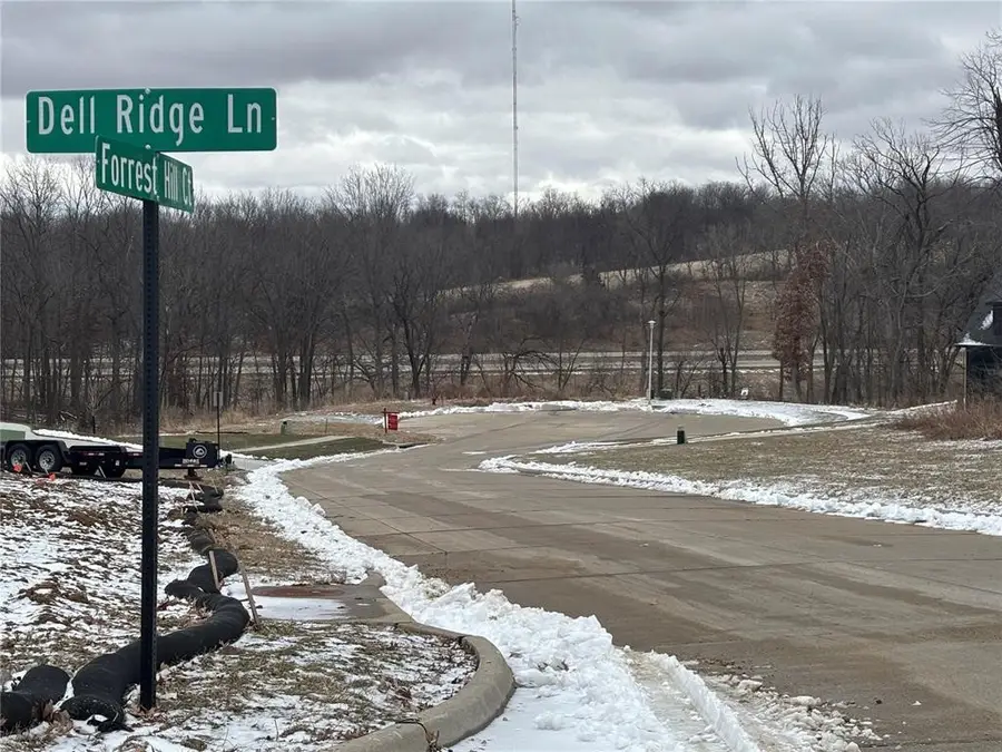 3055 Forrest Hill Ct, Hiawatha, IA 52233 - #3