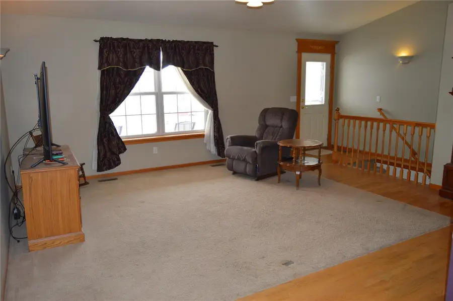 302 Grace Avenue, Urbana, IA 52345 - #3