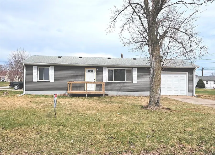 501 11th Street E, Vinton, IA 52349 - #2