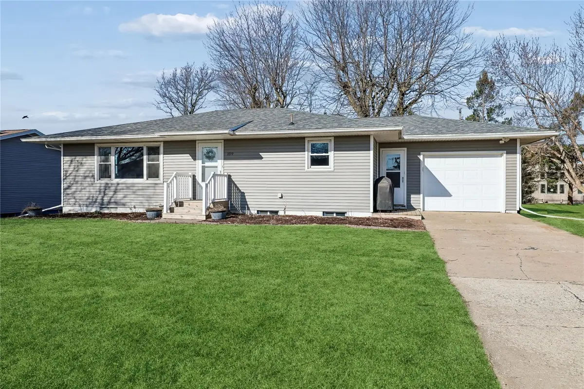 109 6th Avenue, Keystone, IA 52249 - #1