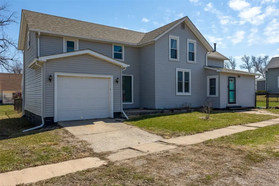 100 3rd Avenue, Newhall, IA 52315 - #2