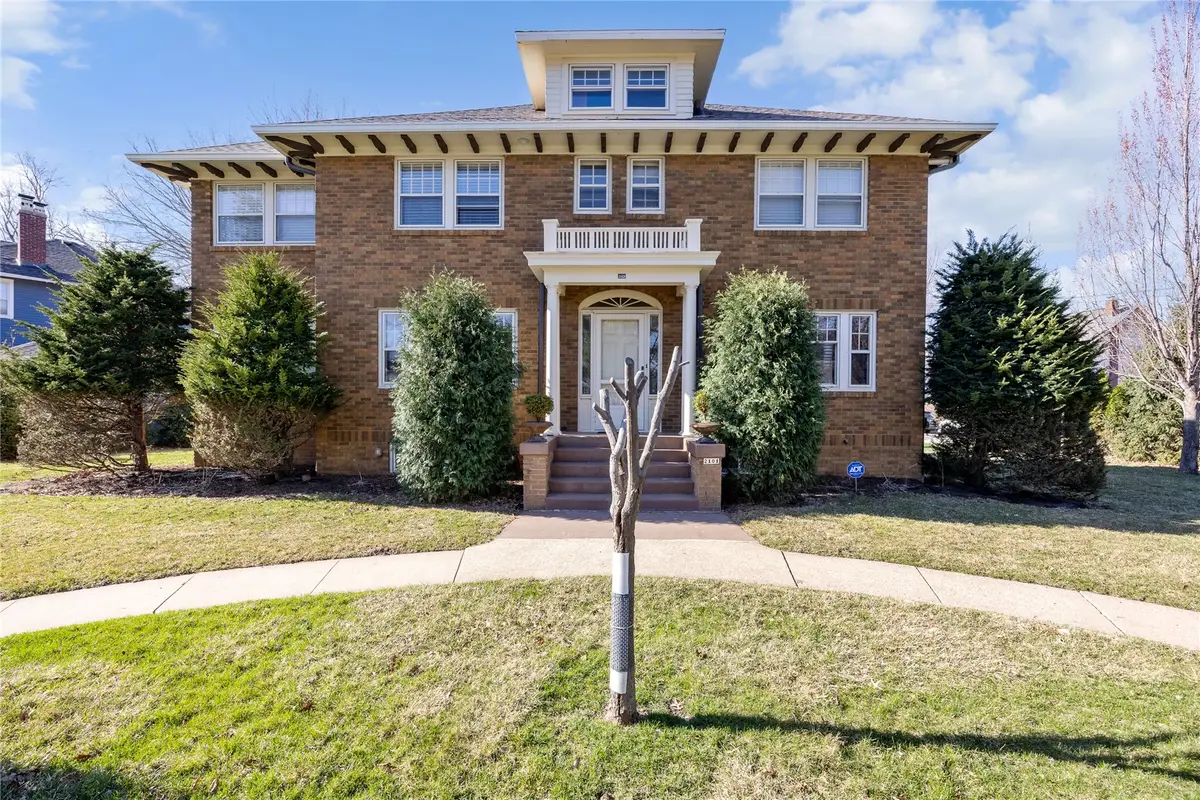 2101 Washington Avenue Se, Cedar Rapids, IA 52403 - #1