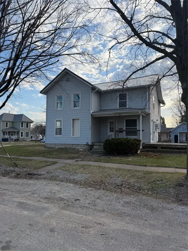 302 9th Street E, Vinton, IA 52349
