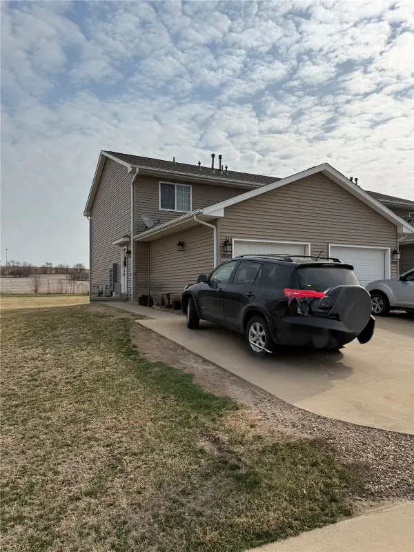 1856 Wrigley Street, Ely, IA 52227