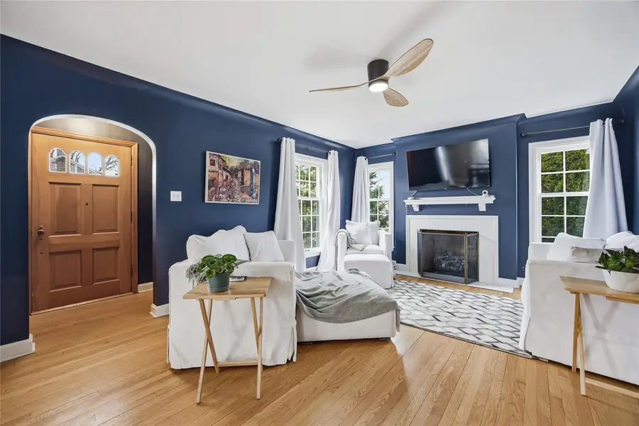 2432 4th Avenue Se, Cedar Rapids, IA 52403 - #3