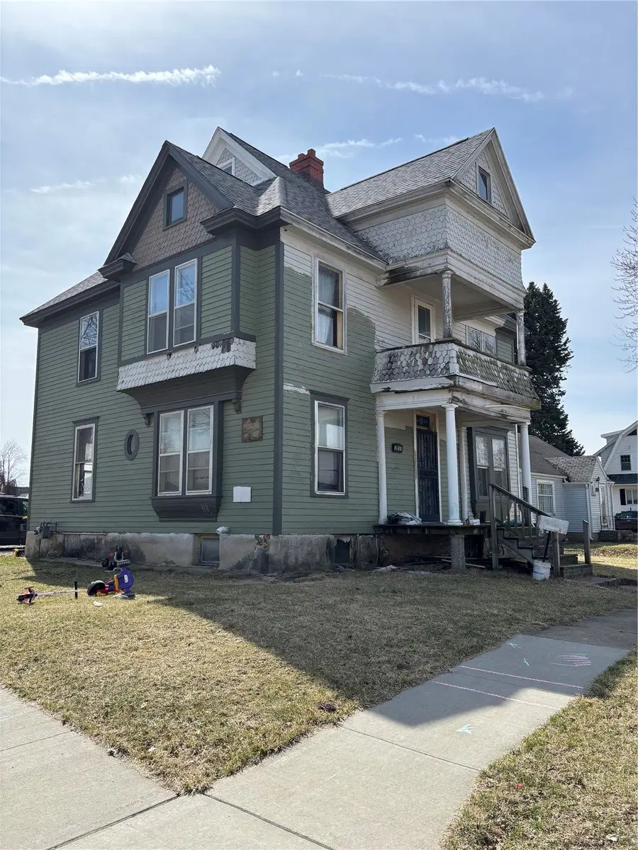 212 East 9th St, Vinton, IA 52349 - #2