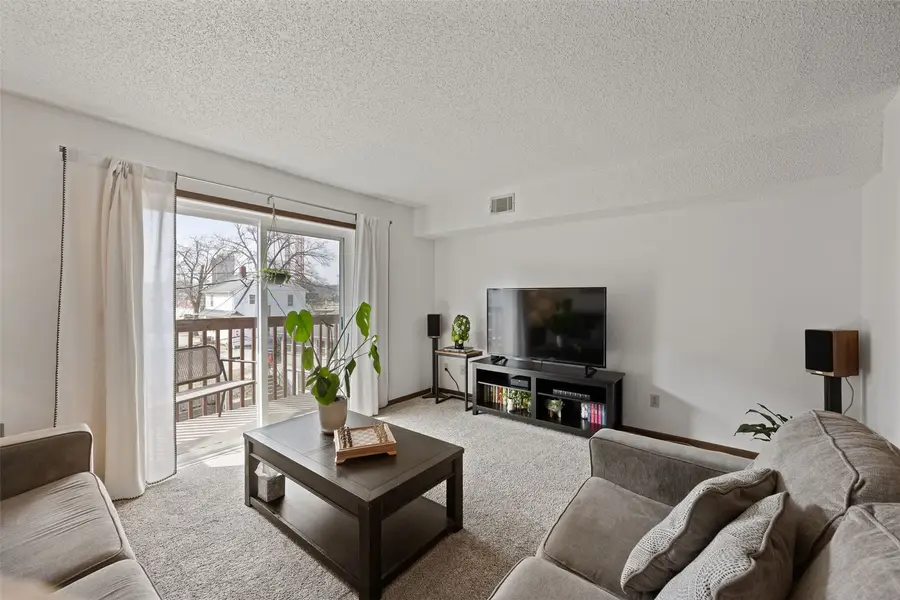 25 Lincoln Ave #15, Iowa City, IA 52246 - #3