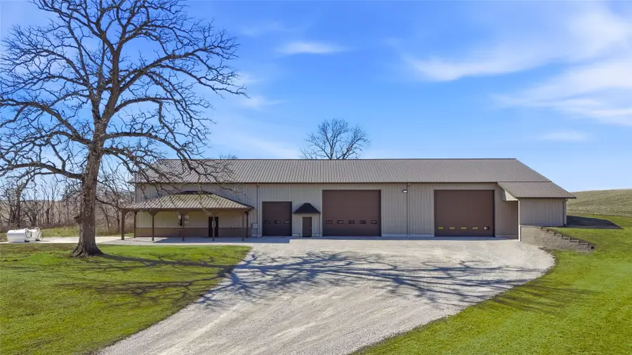 886 Henik Rd., Mount Vernon, IA 52314 - #2