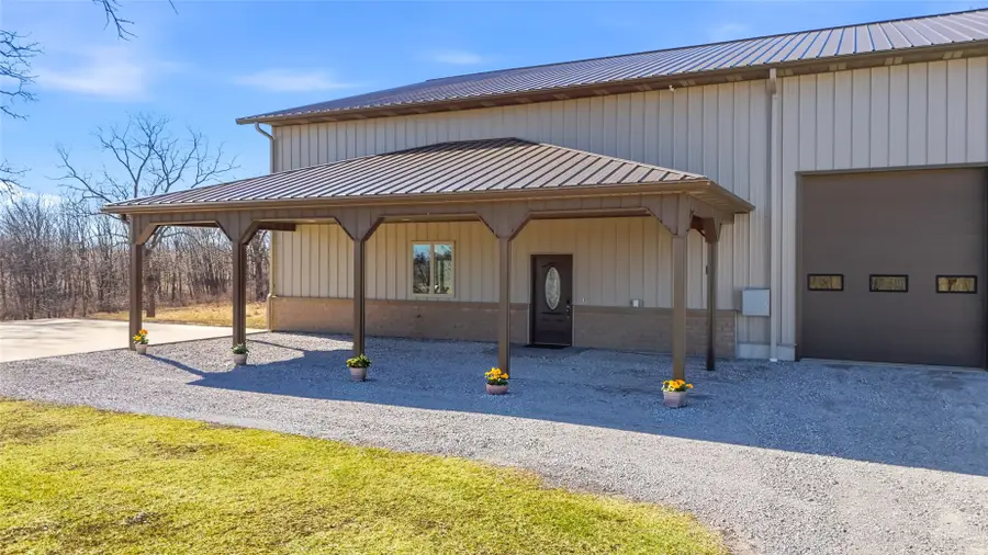 886 Henik Rd., Mount Vernon, IA 52314 - #3
