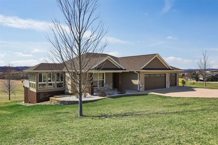 116 Wood Ridge Road, Anamosa, IA 52205 - #2