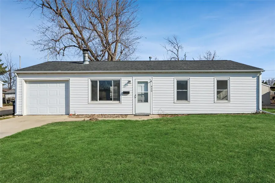 920 Fairview Drive, Marion, IA 52302 - #2
