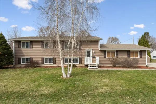 601 E 11th St Street, Vinton, IA 52349