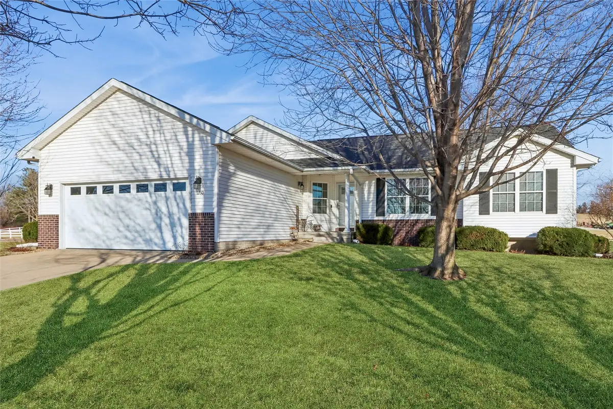 1260 Sunrise Dr, Ely, IA 52227 - #1