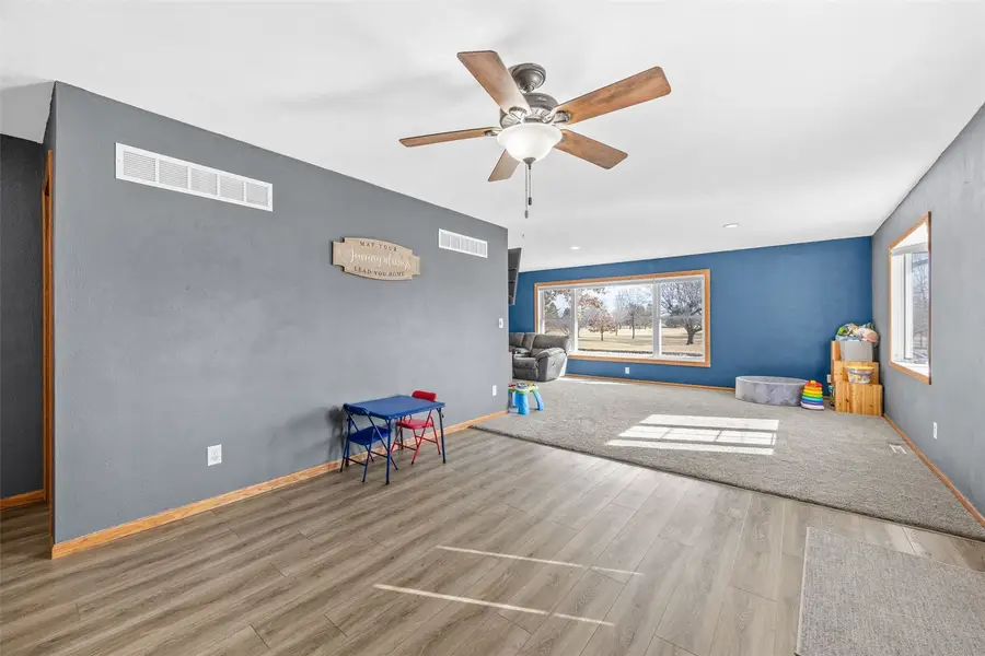 205 N 9th Avenue, Vinton, IA 52349 - #3