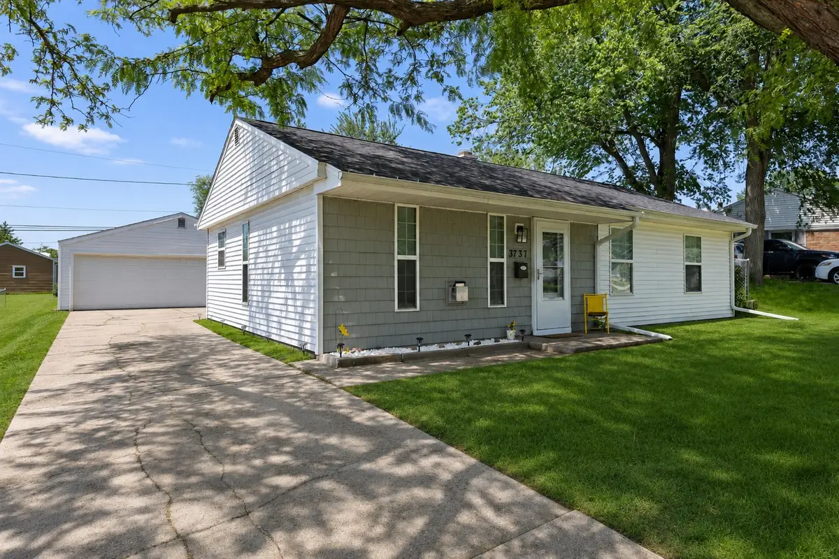 3737 Oakland Road Ne, Cedar Rapids, IA 52402 - #1