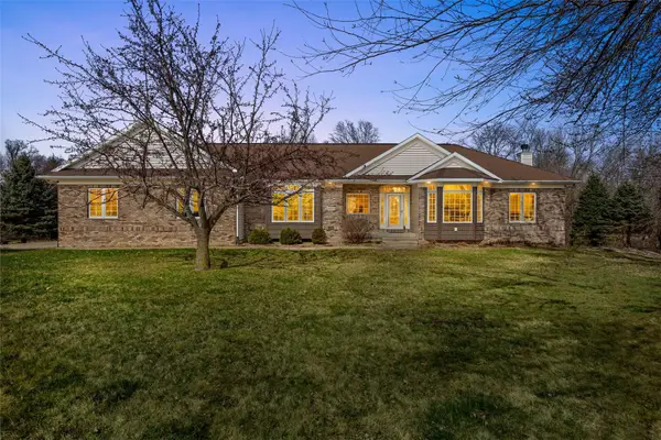 4452 Plumberry Road, Ely, IA 52227