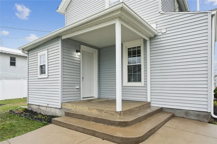 516 E 4th St, Vinton, IA 52349 - #2