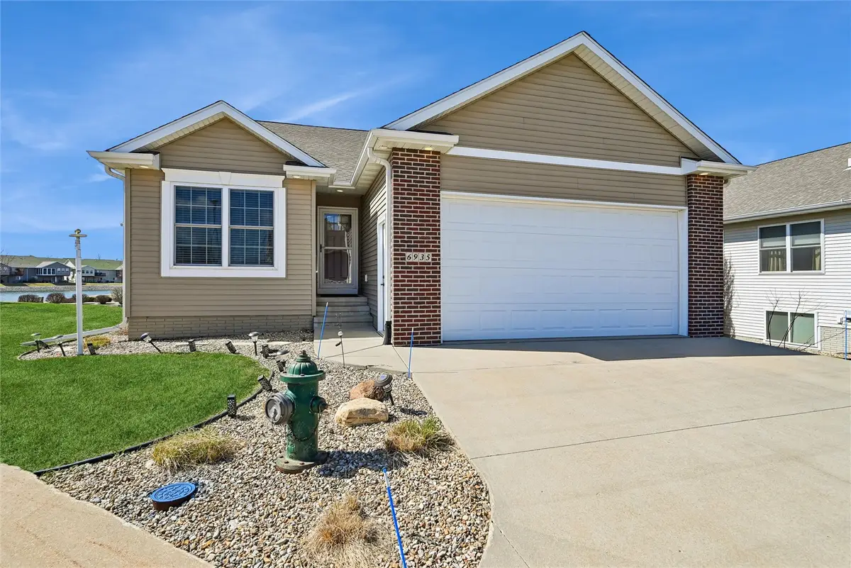 6935 Waterview Drive Sw, Cedar Rapids, IA 52404 - #1