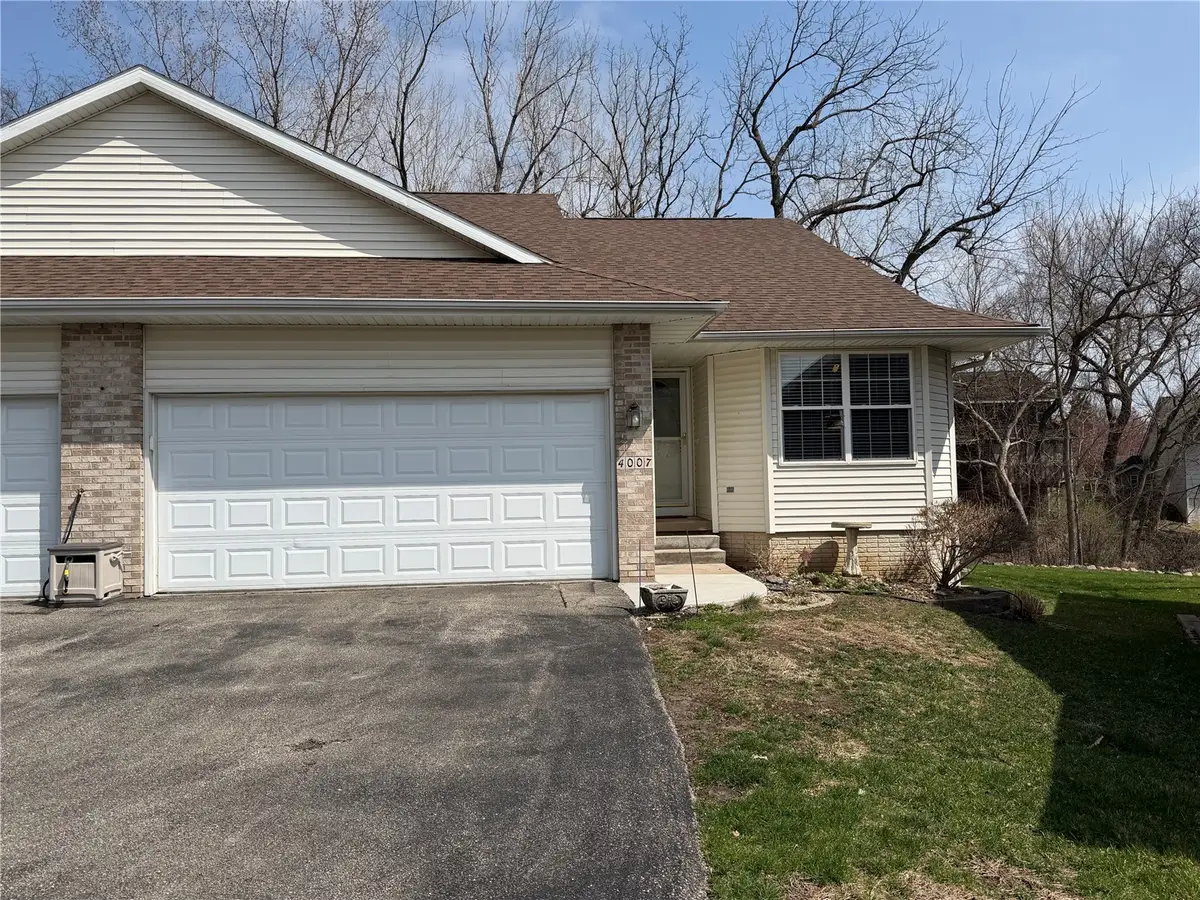 4007 Treeline Court Ne, Cedar Rapids, IA 52411 - #1