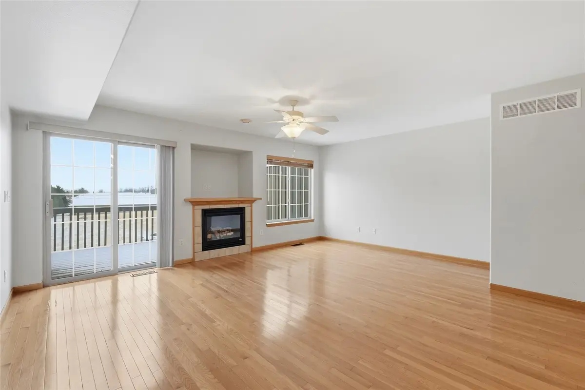 6 Ashford Place, Iowa City, IA 52245 - #1