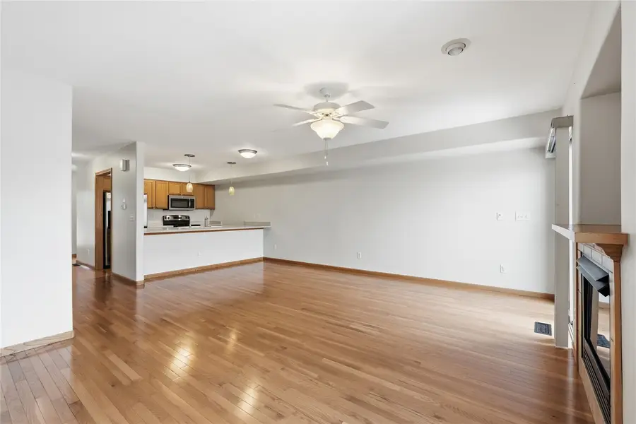 6 Ashford Place, Iowa City, IA 52245 - #3