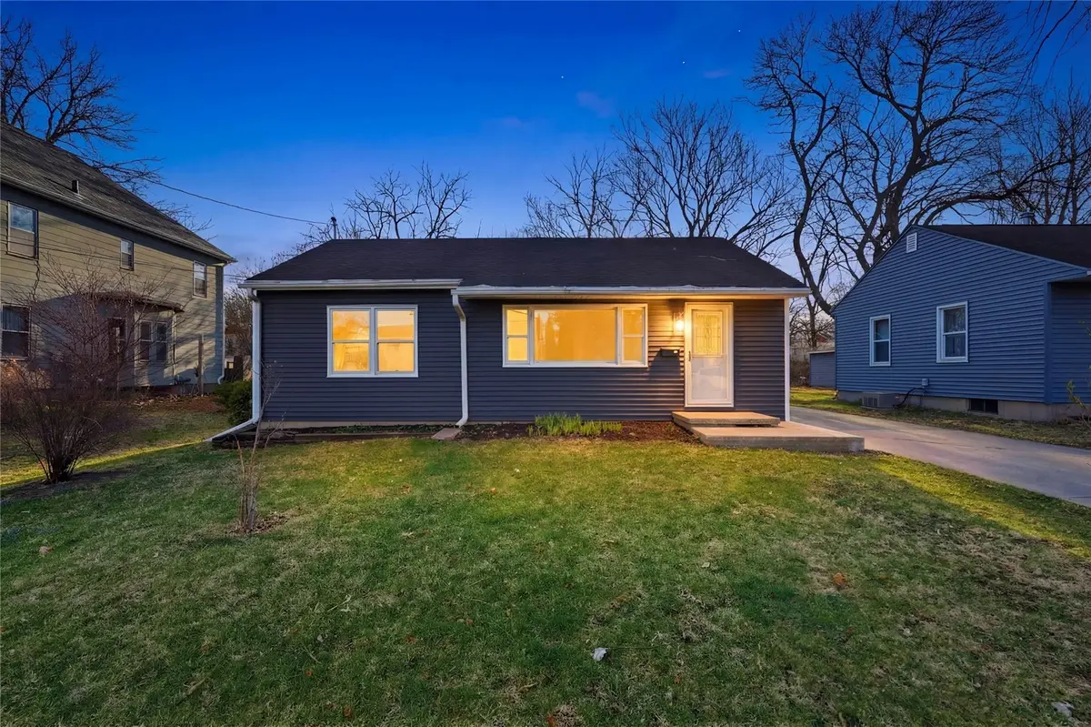 654 S Lucas Street, Iowa City, IA 52240 - #1