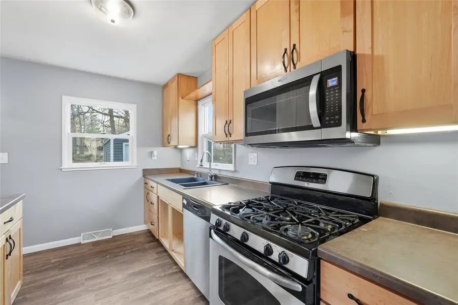 654 S Lucas Street, Iowa City, IA 52240 - #3