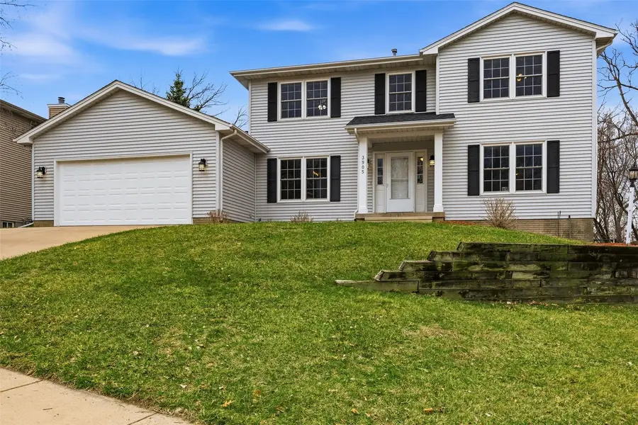 3905 Riverside Drive Ne, Cedar Rapids, IA 52402 - #3