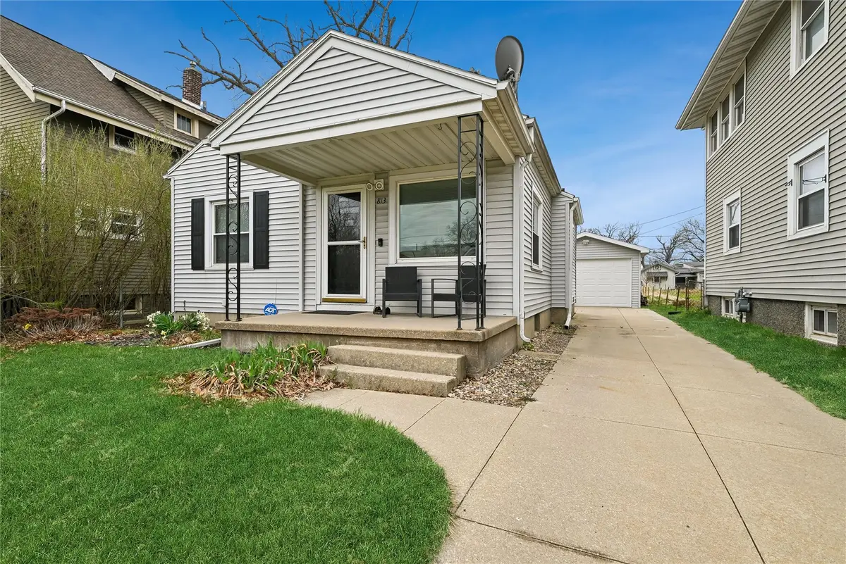 813 Oakland Road Ne, Cedar Rapids, IA 52402 - #1