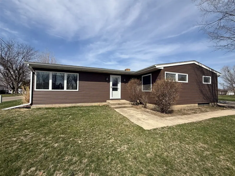 507 W 13th Street, Vinton, IA 52349 - #2