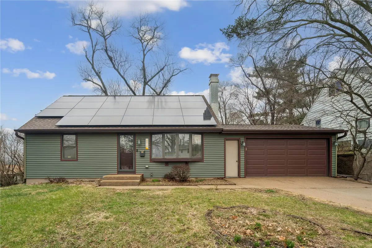 4018 Dalewood Avenue Se, Cedar Rapids, IA 52403 - #1