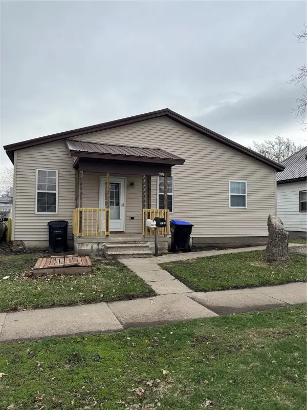 907 6th Avenue, Belle Plaine, IA 52208